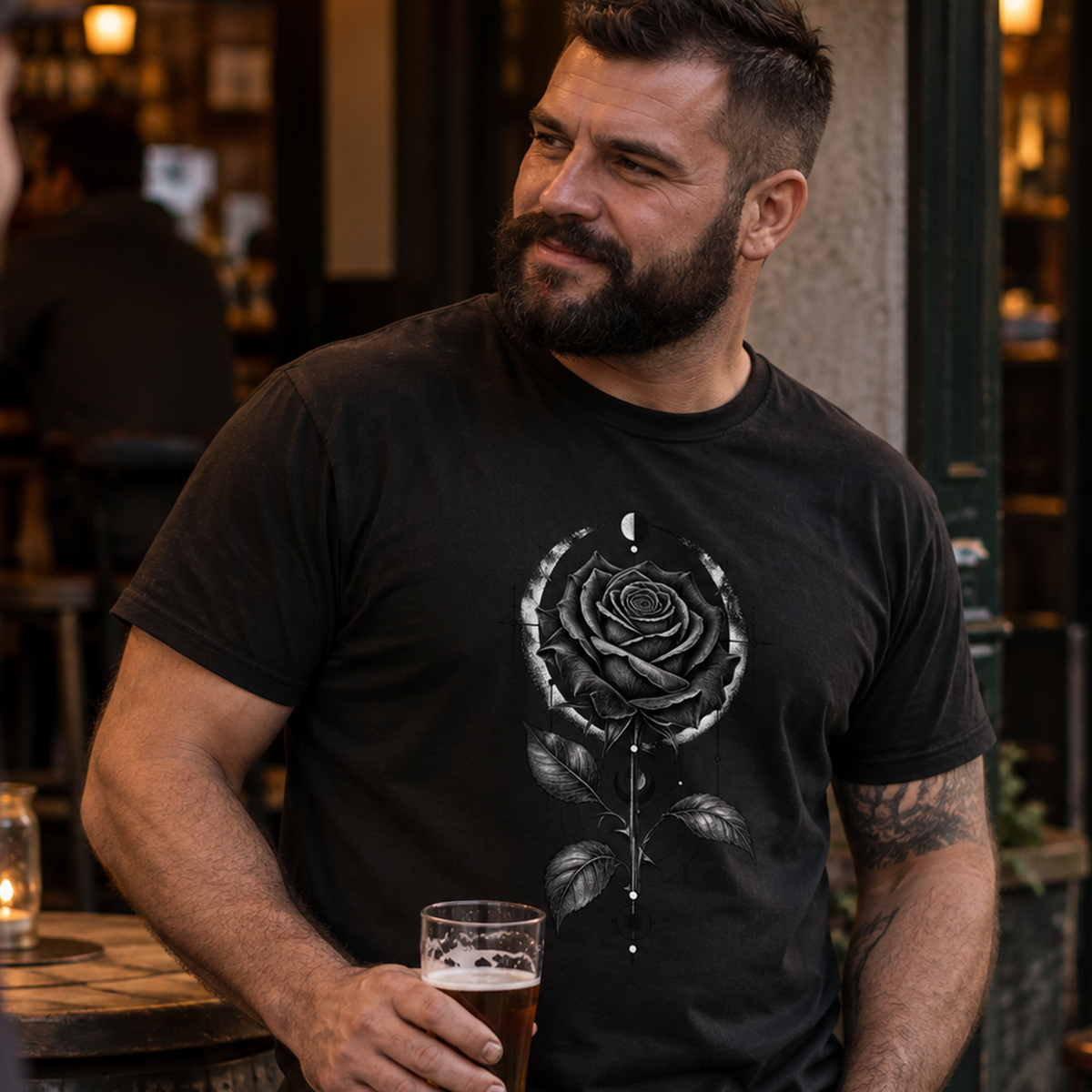 T-Shirt "Dark Rose" mit Motiv, schwarz, am Model, Ansicht 4 – SEELENSCHWARZ