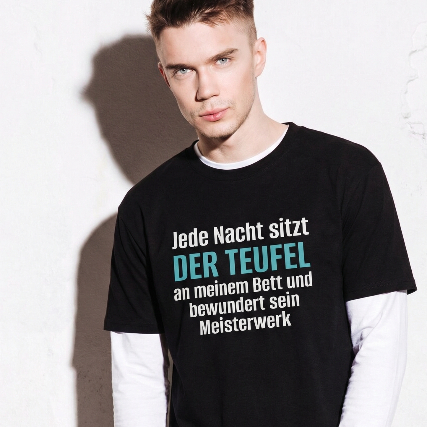 Der Teufel am Bett, Unisex T-Shirt