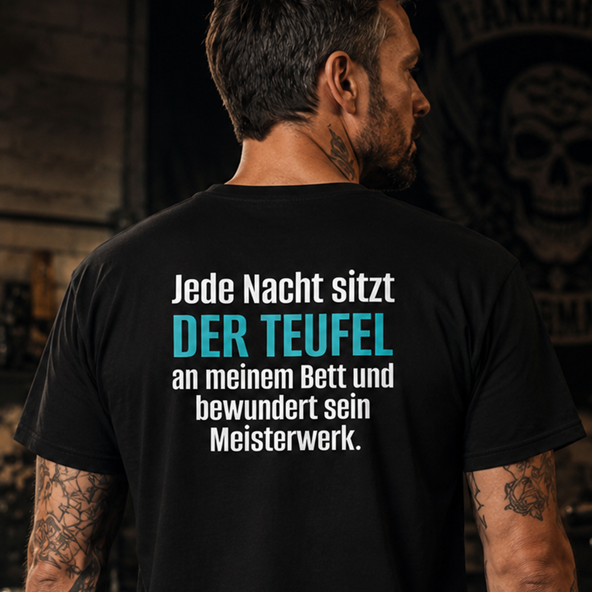 Der Teufel am Bett, Unisex T-Shirt Rücken
